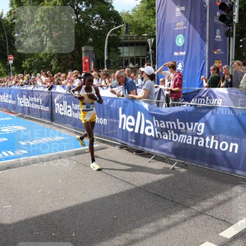 29.06.2025 - hella hamburg halbmarathon Zöllner http://msf.ph/oto/8166235 29.06.2025 10:11:14 Ziel 46 meine-sportfotos.de