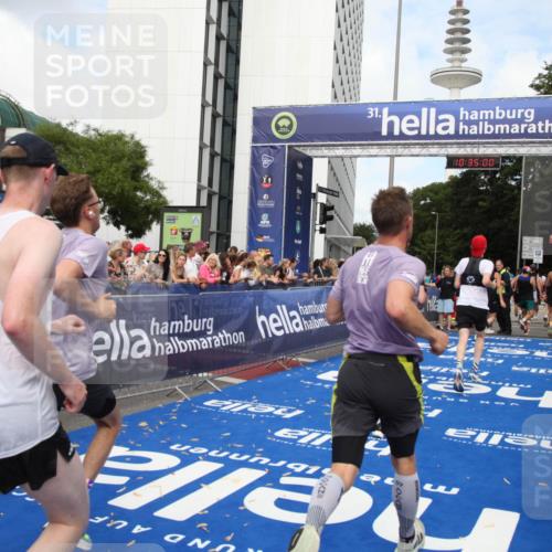 29.06.2025 - hella hamburg halbmarathon Michael Strokosch http://msf.ph/oto/8166241 29.06.2025 10:34:59 Ziel 4477, 6704, 7466, 8864, 12044, 12204, 12751, 14952, 15391, 15902, 16140, 16177, 16712, 17643, 18183, 18220, 18419, 18837 meine-sportfotos.de
