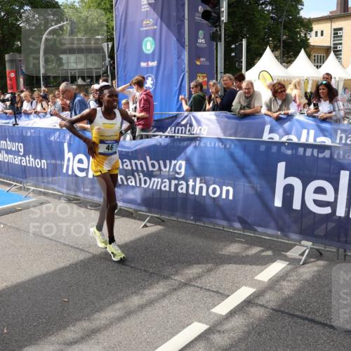 29.06.2025 - hella hamburg halbmarathon Zöllner http://msf.ph/oto/8166259 29.06.2025 10:11:14 Ziel 46 meine-sportfotos.de