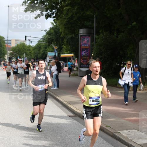 29.06.2025 - hella hamburg halbmarathon Yannick Fuchs http://msf.ph/oto/8166263 29.06.2025 10:22:41 20KM 1122, 2203, 5367, 7651, 8731, 9804, 10485, 10655, 12341, 13941, 13956, 14757, 14828, 15576, 15583, 17354, 17893, 18037, 18832, 19114 meine-sportfotos.de