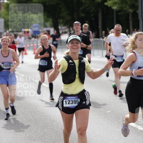 29.06.2025 - hella hamburg halbmarathon Jannik Wohlers http://msf.ph/oto/8166268 29.06.2025 10:20:45 Lombardsbrücke 1028, 1266, 1658, 2383, 2956, 2986, 3161, 3453, 3813, 4082, 5061, 5767, 6275, 6308, 7228, 7608, 8724, 8726, 8844, 9108, 9501, 10585, 10602, 11698, 11775, 12175, 12395, 12561, 12694, 13057, 13448, 13508, 14499, 14519, 14809, 14819, 14986, 15020, 15387, 15470, 15736, 15767, 15913, 16256, 16586, 16600, 16896, 17035, 17341, 17367, 17961, 18170, 18305, 18397, 18784, 18809 meine-sportfotos.de