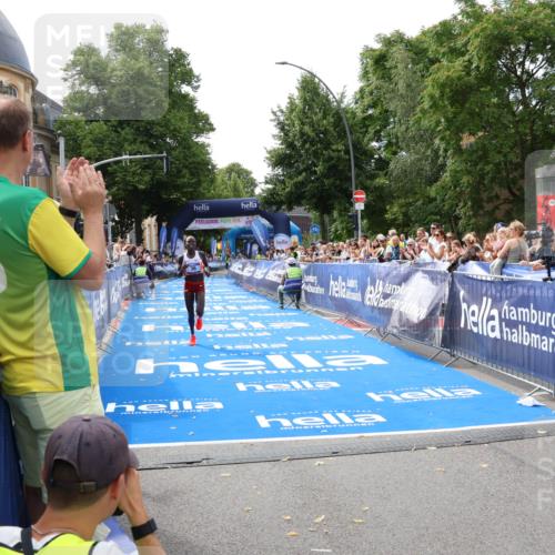 29.06.2025 - hella hamburg halbmarathon Zöllner http://msf.ph/oto/8166273 29.06.2025 10:12:01 Ziel 36 meine-sportfotos.de