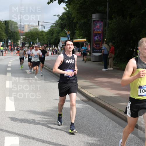 29.06.2025 - hella hamburg halbmarathon Yannick Fuchs http://msf.ph/oto/8166279 29.06.2025 10:22:42 20KM 1122, 2203, 5367, 7651, 8731, 9804, 10485, 10655, 12341, 13941, 13956, 14757, 14828, 15576, 15583, 17354, 17893, 18037, 18832, 19114 meine-sportfotos.de