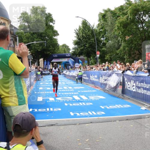 29.06.2025 - hella hamburg halbmarathon Zöllner http://msf.ph/oto/8166286 29.06.2025 10:12:01 Ziel 36 meine-sportfotos.de