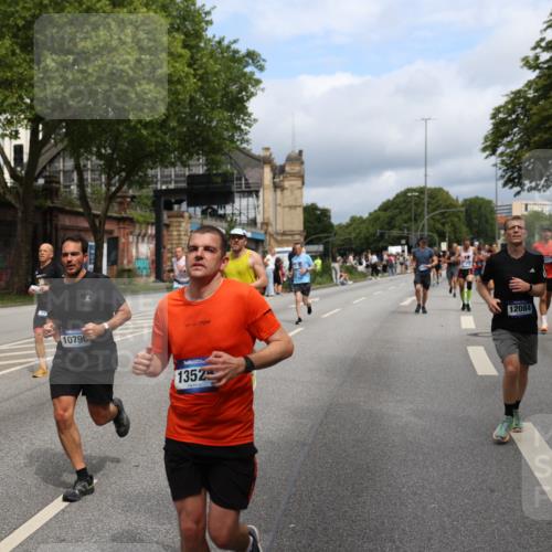 29.06.2025 - hella hamburg halbmarathon Yannick Fuchs http://msf.ph/oto/8166289 29.06.2025 10:40:24 20KM 1569, 1600, 1759, 1920, 2048, 2138, 2189, 3477, 4345, 6290, 6460, 6532, 6700, 6711, 7450, 7961, 8269, 8577, 8668, 10792, 10796, 11094, 11125, 11773, 11936, 12084, 12277, 13525, 13630, 14062, 14200, 14228, 14462, 14804, 14911, 15741, 16286, 16624, 17190, 17332, 17835, 18081, 19128 meine-sportfotos.de