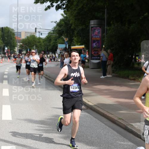 29.06.2025 - hella hamburg halbmarathon Yannick Fuchs http://msf.ph/oto/8166302 29.06.2025 10:22:42 20KM 1122, 2203, 5367, 7651, 8731, 9804, 10485, 10655, 12341, 13941, 13956, 14757, 14828, 15576, 15583, 17354, 17893, 18037, 18832, 19114 meine-sportfotos.de