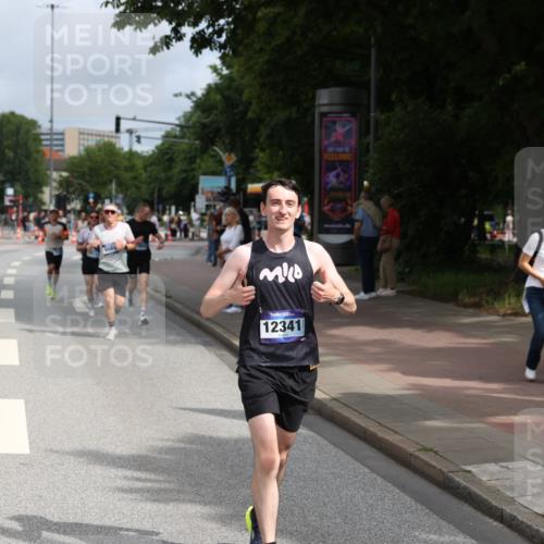 29.06.2025 - hella hamburg halbmarathon Yannick Fuchs http://msf.ph/oto/8166314 29.06.2025 10:22:42 20KM 1122, 2203, 5367, 7651, 8731, 9804, 10485, 10655, 12341, 13941, 13956, 14757, 14828, 15576, 15583, 17354, 17893, 18037, 18832, 19114 meine-sportfotos.de