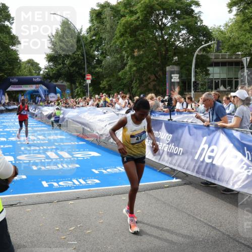 29.06.2025 - hella hamburg halbmarathon Zöllner http://msf.ph/oto/8166335 29.06.2025 10:12:26 Ziel 39, 47 meine-sportfotos.de