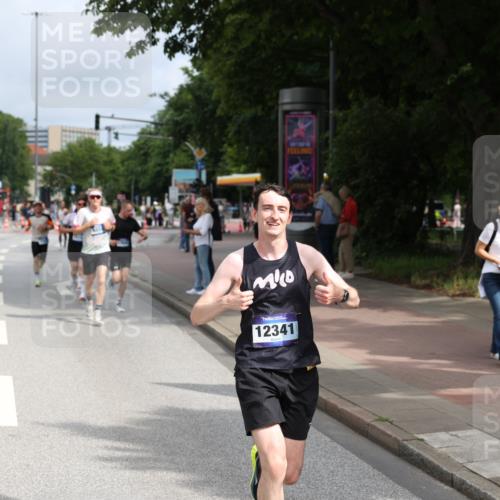 29.06.2025 - hella hamburg halbmarathon Yannick Fuchs http://msf.ph/oto/8166337 29.06.2025 10:22:42 20KM 1122, 2203, 5367, 7651, 8731, 9804, 10485, 10655, 12341, 13941, 13956, 14757, 14828, 15576, 15583, 17354, 17893, 18037, 18832, 19114 meine-sportfotos.de