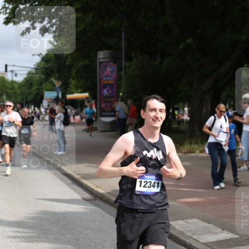 29.06.2025 - hella hamburg halbmarathon Yannick Fuchs http://msf.ph/oto/8166364 29.06.2025 10:22:42 20KM 1122, 2203, 5367, 7651, 8731, 9804, 10485, 10655, 12341, 13941, 13956, 14757, 14828, 15576, 15583, 17354, 17893, 18037, 18832, 19114 meine-sportfotos.de