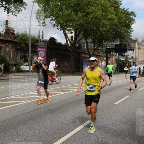 29.06.2025 - hella hamburg halbmarathon Yannick Fuchs http://msf.ph/oto/8166379 29.06.2025 10:40:25 20KM 1569, 1600, 1759, 1920, 2048, 2138, 2189, 3477, 4345, 6290, 6460, 6532, 6700, 6711, 7450, 7961, 8269, 8577, 8668, 10792, 10796, 11094, 11125, 11773, 11936, 12084, 12277, 13525, 13630, 14062, 14200, 14228, 14462, 14804, 14911, 15741, 16286, 16624, 17190, 17332, 17835, 19128 meine-sportfotos.de