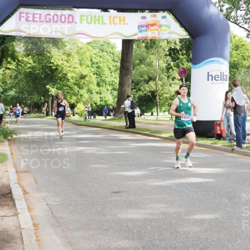 29.06.2025 - hella hamburg halbmarathon MichiJ http://msf.ph/oto/8166387 29.06.2025 10:14:10 Zwischen KM18-KM19 10234, 10780 meine-sportfotos.de
