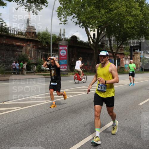 29.06.2025 - hella hamburg halbmarathon Yannick Fuchs http://msf.ph/oto/8166411 29.06.2025 10:40:26 20KM 1569, 1600, 1759, 1920, 2048, 2138, 2189, 2842, 3477, 4345, 4949, 6290, 6460, 6532, 6700, 6711, 7450, 7961, 8269, 8577, 8668, 10792, 10796, 11094, 11125, 11773, 11936, 12084, 12277, 13525, 13630, 14062, 14200, 14228, 14462, 14804, 14911, 15741, 16286, 16624, 17190, 17332, 19128 meine-sportfotos.de