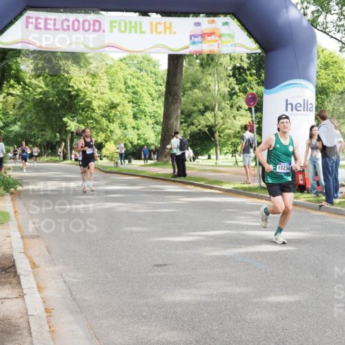 29.06.2025 - hella hamburg halbmarathon MichiJ http://msf.ph/oto/8166426 29.06.2025 10:14:10 Zwischen KM18-KM19 10234, 10780 meine-sportfotos.de