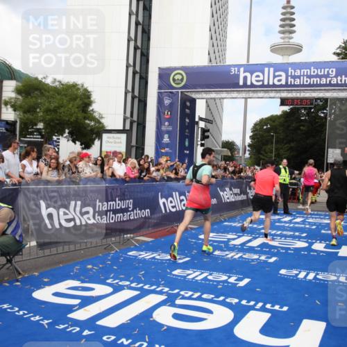 29.06.2025 - hella hamburg halbmarathon Michael Strokosch http://msf.ph/oto/8166479 29.06.2025 10:35:03 Ziel 4477, 6704, 7972, 8864, 12044, 12751, 15391, 15902, 16140, 16177, 16712, 17643, 18183, 18220 meine-sportfotos.de