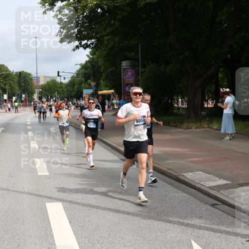 29.06.2025 - hella hamburg halbmarathon Yannick Fuchs http://msf.ph/oto/8166484 29.06.2025 10:22:45 20KM 1122, 2203, 4678, 5367, 7651, 8731, 9804, 10485, 10655, 12341, 13941, 14757, 15576, 15583, 17354, 17893, 18567, 18832, 19114 meine-sportfotos.de