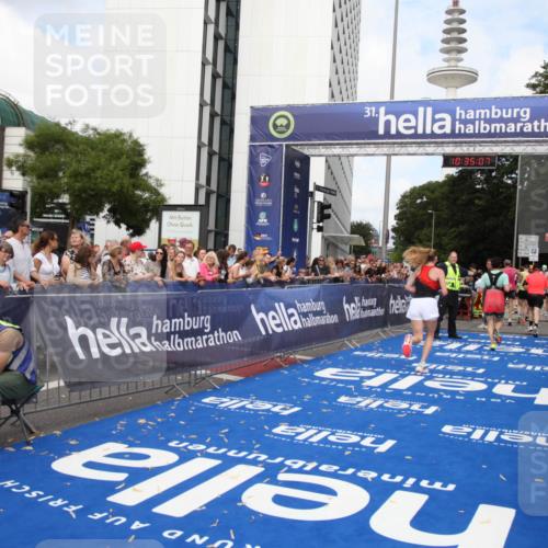 29.06.2025 - hella hamburg halbmarathon Michael Strokosch http://msf.ph/oto/8166498 29.06.2025 10:35:06 Ziel 7972, 8901, 12044, 14069, 15391, 15902, 16177, 16963, 16964 meine-sportfotos.de