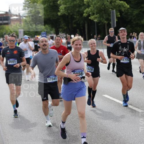 29.06.2025 - hella hamburg halbmarathon Jannik Wohlers http://msf.ph/oto/8166515 29.06.2025 10:20:48 Lombardsbrücke 1028, 1266, 1658, 2383, 2635, 2956, 2986, 3122, 3161, 3453, 3813, 5061, 5395, 5493, 5767, 6275, 6308, 6844, 7228, 7522, 7553, 7608, 8726, 8844, 9108, 9501, 10585, 10602, 11117, 11610, 11698, 11775, 12175, 12395, 12561, 12694, 13057, 13448, 13508, 14499, 14519, 14809, 14819, 15020, 15387, 15470, 15736, 15752, 15767, 16256, 16586, 16600, 16896, 17035, 17341, 17367, 17961, 18170, 18305, 18784, 18809 meine-sportfotos.de