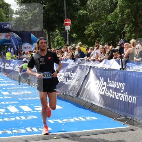 29.06.2025 - hella hamburg halbmarathon Zöllner http://msf.ph/oto/8166522 29.06.2025 10:14:35 Ziel 19227 meine-sportfotos.de