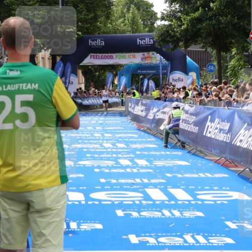 29.06.2025 - hella hamburg halbmarathon Zöllner http://msf.ph/oto/8166533 29.06.2025 10:15:29 Ziel  meine-sportfotos.de