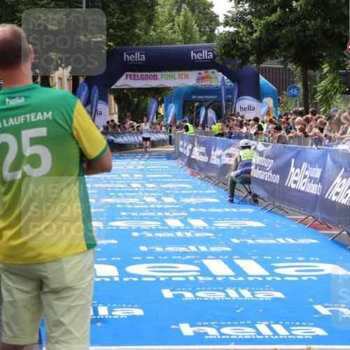 29.06.2025 - hella hamburg halbmarathon Zöllner http://msf.ph/oto/8166549 29.06.2025 10:15:29 Ziel  meine-sportfotos.de