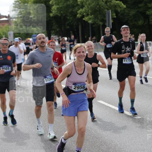 29.06.2025 - hella hamburg halbmarathon Jannik Wohlers http://msf.ph/oto/8166555 29.06.2025 10:20:48 Lombardsbrücke 1028, 1266, 1658, 2383, 2635, 2956, 2986, 3122, 3161, 3453, 3813, 5061, 5395, 5493, 5767, 6275, 6308, 6844, 7228, 7522, 7553, 7608, 8726, 8844, 9108, 9501, 10585, 10602, 11117, 11610, 11698, 11775, 12175, 12395, 12561, 12694, 13057, 13448, 13508, 14499, 14519, 14809, 14819, 15020, 15387, 15470, 15736, 15752, 15767, 16256, 16586, 16600, 16896, 17035, 17341, 17367, 17961, 18170, 18305, 18784, 18809 meine-sportfotos.de