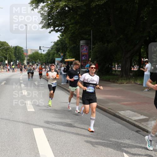29.06.2025 - hella hamburg halbmarathon Yannick Fuchs http://msf.ph/oto/8166570 29.06.2025 10:22:46 20KM 1122, 2203, 4678, 5367, 7651, 8731, 9804, 10485, 10655, 12341, 13941, 14757, 15576, 15583, 17354, 17893, 18567, 18832, 19114 meine-sportfotos.de