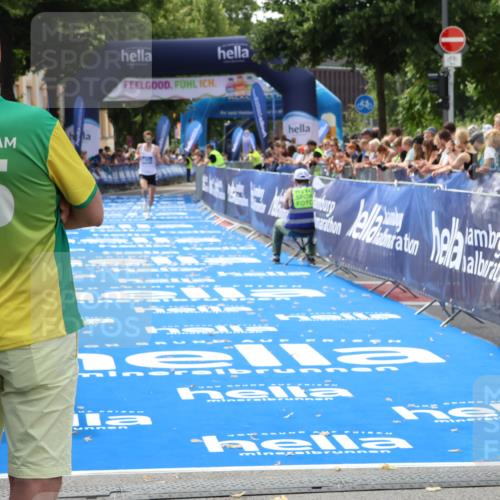 29.06.2025 - hella hamburg halbmarathon Zöllner http://msf.ph/oto/8166624 29.06.2025 10:15:32 Ziel 12673 meine-sportfotos.de