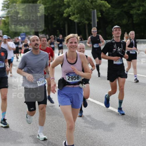 29.06.2025 - hella hamburg halbmarathon Jannik Wohlers http://msf.ph/oto/8166625 29.06.2025 10:20:48 Lombardsbrücke 1028, 1266, 1658, 2383, 2635, 2956, 2986, 3122, 3161, 3453, 3813, 5061, 5395, 5493, 5767, 6275, 6308, 6844, 7228, 7522, 7553, 7608, 8726, 8844, 9108, 9501, 10585, 10602, 11117, 11610, 11698, 11775, 12175, 12395, 12561, 12694, 13057, 13448, 13508, 14499, 14519, 14809, 14819, 15020, 15387, 15470, 15736, 15752, 15767, 16256, 16586, 16600, 16896, 17035, 17341, 17367, 17961, 18170, 18305, 18784, 18809 meine-sportfotos.de