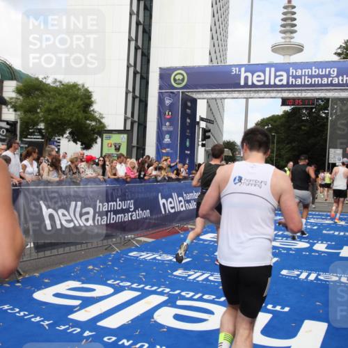 29.06.2025 - hella hamburg halbmarathon Michael Strokosch http://msf.ph/oto/8166653 29.06.2025 10:35:10 Ziel 7628, 7972, 8901, 11559, 14069, 16963, 16964, 17022 meine-sportfotos.de