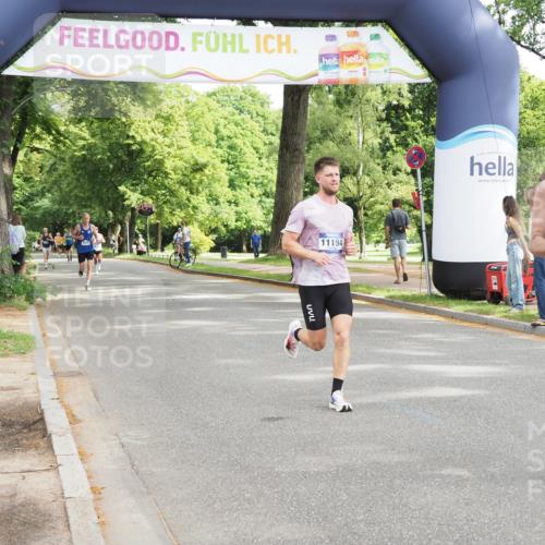 29.06.2025 - hella hamburg halbmarathon MichiJ http://msf.ph/oto/8166660 29.06.2025 10:14:14 Zwischen KM18-KM19 10234, 11194, 19078 meine-sportfotos.de