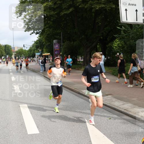 29.06.2025 - hella hamburg halbmarathon Yannick Fuchs http://msf.ph/oto/8166696 29.06.2025 10:22:47 20KM 1122, 2203, 4678, 5367, 7651, 8731, 9804, 10485, 10655, 12341, 13941, 14757, 15576, 15583, 17354, 17893, 18567, 18832, 19114 meine-sportfotos.de