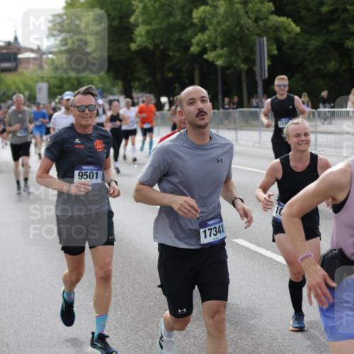 29.06.2025 - hella hamburg halbmarathon Jannik Wohlers http://msf.ph/oto/8166710 29.06.2025 10:20:49 Lombardsbrücke 1028, 1266, 1658, 2271, 2383, 2635, 2956, 2986, 3122, 3161, 3453, 5061, 5373, 5395, 5493, 5767, 6275, 6308, 6844, 7228, 7522, 7553, 7608, 8726, 8844, 9108, 9501, 10602, 11117, 11610, 11698, 11775, 12175, 12395, 12561, 12694, 13057, 13448, 13508, 14499, 14519, 14809, 14819, 15387, 15470, 15736, 15752, 15767, 16586, 16600, 16896, 17035, 17341, 17961, 17969, 18170, 18784, 18809 meine-sportfotos.de
