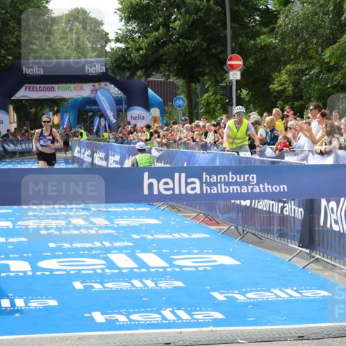 29.06.2025 - hella hamburg halbmarathon Zöllner http://msf.ph/oto/8166723 29.06.2025 10:16:14 Ziel 50 meine-sportfotos.de