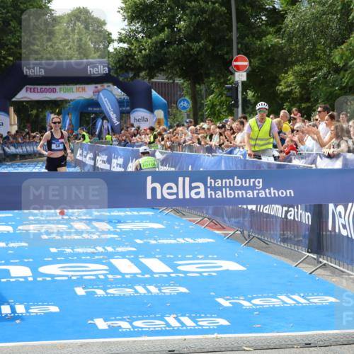 29.06.2025 - hella hamburg halbmarathon Zöllner http://msf.ph/oto/8166736 29.06.2025 10:16:14 Ziel 50 meine-sportfotos.de