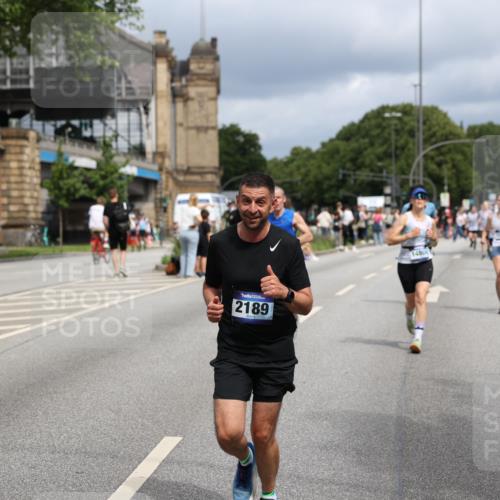 29.06.2025 - hella hamburg halbmarathon Yannick Fuchs http://msf.ph/oto/8166741 29.06.2025 10:40:33 20KM 1139, 1600, 1759, 1920, 2048, 2189, 2842, 3087, 4237, 4345, 4949, 6388, 6460, 6532, 6691, 6700, 7335, 7961, 8269, 8577, 8668, 11094, 11125, 11491, 11773, 11936, 12171, 12269, 12579, 13630, 13782, 14062, 14200, 14228, 14262, 14462, 14722, 14804, 15133, 15206, 15741, 15900, 16127, 16286, 17008, 17190, 17332, 17492, 17892, 19128 meine-sportfotos.de