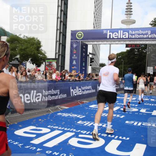 29.06.2025 - hella hamburg halbmarathon Michael Strokosch http://msf.ph/oto/8166744 29.06.2025 10:35:13 Ziel 4740, 7628, 8901, 11559, 14069, 15415, 16963, 16964, 17022 meine-sportfotos.de