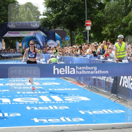 29.06.2025 - hella hamburg halbmarathon Zöllner http://msf.ph/oto/8166745 29.06.2025 10:16:15 Ziel 50 meine-sportfotos.de