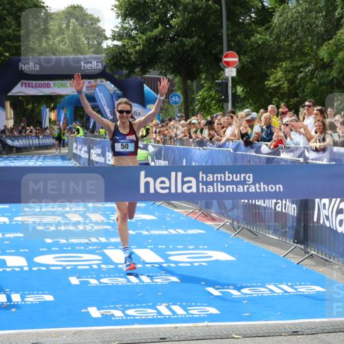 29.06.2025 - hella hamburg halbmarathon Zöllner http://msf.ph/oto/8166761 29.06.2025 10:16:15 Ziel 50 meine-sportfotos.de