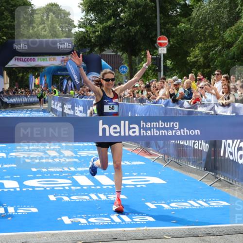 29.06.2025 - hella hamburg halbmarathon Zöllner http://msf.ph/oto/8166774 29.06.2025 10:16:16 Ziel 50 meine-sportfotos.de