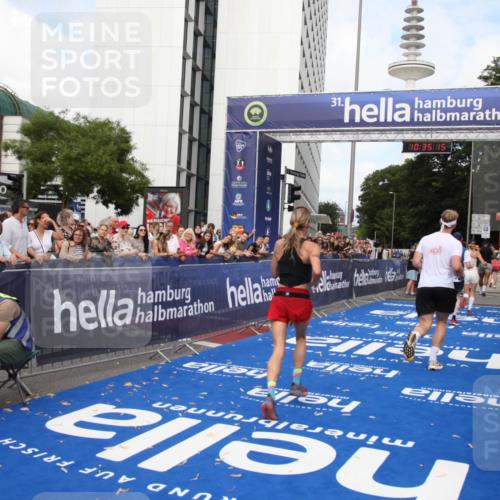 29.06.2025 - hella hamburg halbmarathon Michael Strokosch http://msf.ph/oto/8166778 29.06.2025 10:35:14 Ziel 4740, 7628, 11559, 14069, 15415, 16963, 16964, 17022 meine-sportfotos.de