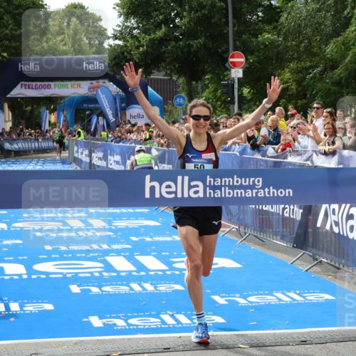 29.06.2025 - hella hamburg halbmarathon Zöllner http://msf.ph/oto/8166788 29.06.2025 10:16:16 Ziel 50 meine-sportfotos.de