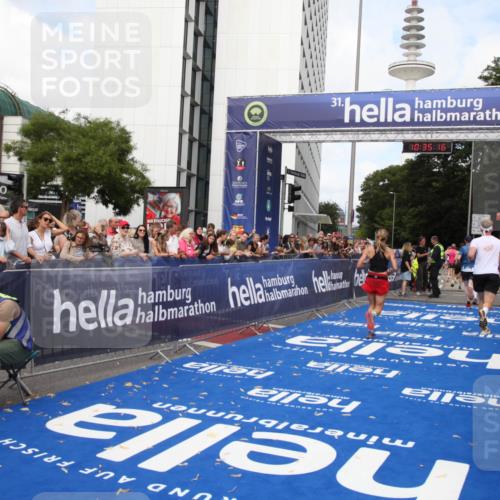 29.06.2025 - hella hamburg halbmarathon Michael Strokosch http://msf.ph/oto/8166794 29.06.2025 10:35:15 Ziel 4740, 7628, 11559, 12514, 14069, 15415, 16964, 17022 meine-sportfotos.de