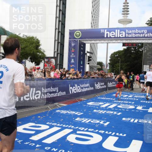 29.06.2025 - hella hamburg halbmarathon Michael Strokosch http://msf.ph/oto/8166806 29.06.2025 10:35:15 Ziel 4740, 7628, 11559, 12514, 14069, 15415, 16964, 17022 meine-sportfotos.de