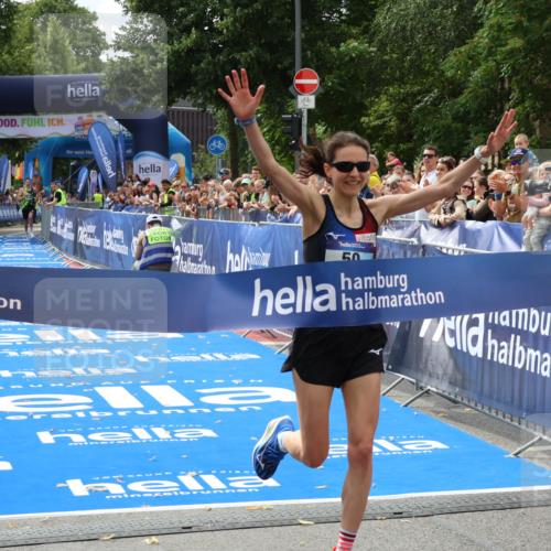 29.06.2025 - hella hamburg halbmarathon Zöllner http://msf.ph/oto/8166810 29.06.2025 10:16:16 Ziel 50 meine-sportfotos.de