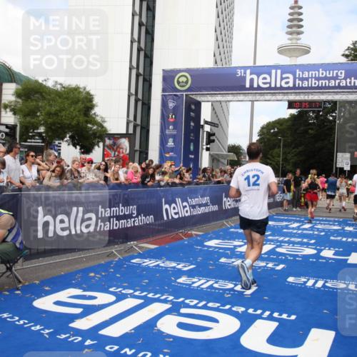 29.06.2025 - hella hamburg halbmarathon Michael Strokosch http://msf.ph/oto/8166852 29.06.2025 10:35:16 Ziel 4740, 7628, 7867, 11559, 12514, 15415, 17022 meine-sportfotos.de