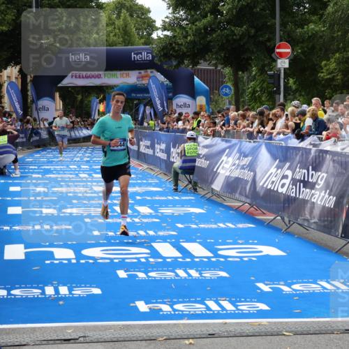 29.06.2025 - hella hamburg halbmarathon Zöllner http://msf.ph/oto/8166899 29.06.2025 10:16:37 Ziel 3944, 11864 meine-sportfotos.de