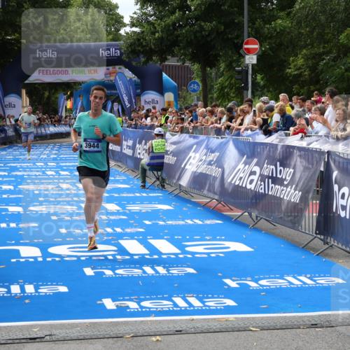 29.06.2025 - hella hamburg halbmarathon Zöllner http://msf.ph/oto/8166909 29.06.2025 10:16:37 Ziel 3944, 11864 meine-sportfotos.de