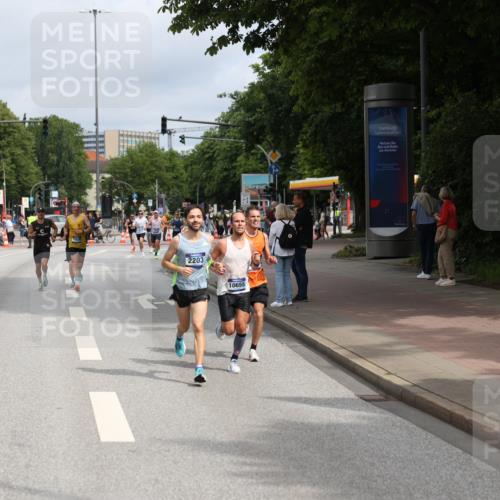 29.06.2025 - hella hamburg halbmarathon Yannick Fuchs http://msf.ph/oto/8166932 29.06.2025 10:22:50 20KM 1122, 2203, 4678, 5367, 7651, 8731, 9804, 10485, 10655, 12341, 13941, 14757, 15576, 15583, 16377, 17354, 17893, 18567, 18832, 19114 meine-sportfotos.de