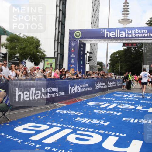 29.06.2025 - hella hamburg halbmarathon Michael Strokosch http://msf.ph/oto/8166933 29.06.2025 10:35:18 Ziel 4740, 7628, 7867, 12514, 13798, 15415, 15773, 17022 meine-sportfotos.de